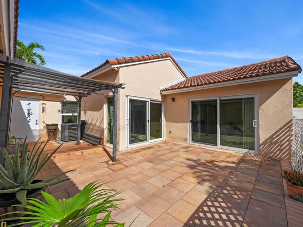681 NW 172nd Ter, Pembroke Pines FL 33029