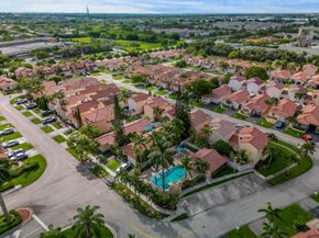 681 NW 172nd Ter, Pembroke Pines FL 33029