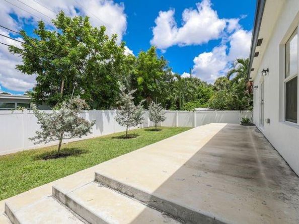 2861 NW 8th Ct, Fort Lauderdale FL 33311