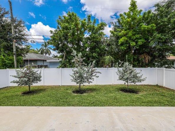 2861 NW 8th Ct, Fort Lauderdale FL 33311