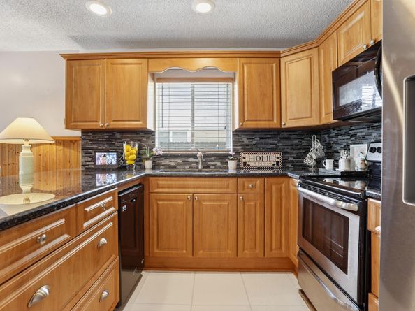 1739 NW 93rd Ter, Coral Springs FL 33071