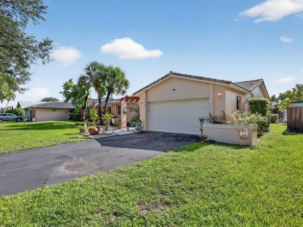 1739 NW 93rd Ter, Coral Springs FL 33071