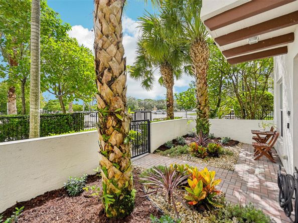 4714 Monarch Way, Coconut Creek FL 33073