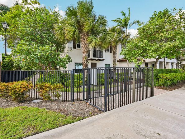 4714 Monarch Way, Coconut Creek FL 33073