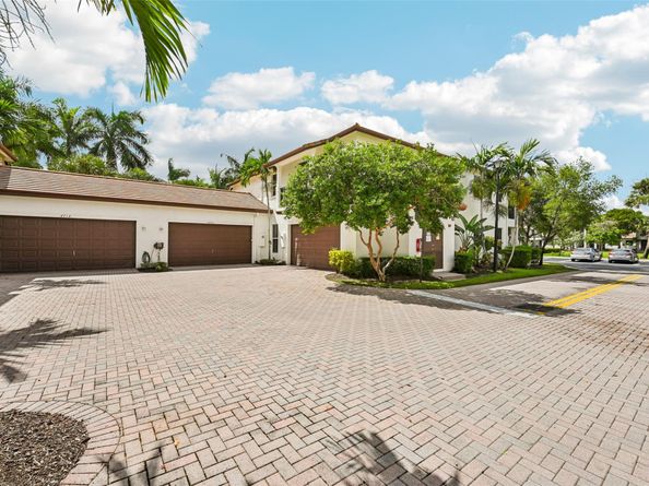 4714 Monarch Way, Coconut Creek FL 33073