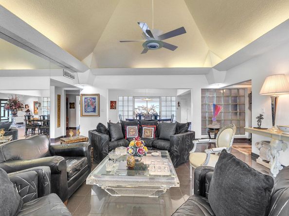 5310 Mango Circle, Tamarac FL 33319