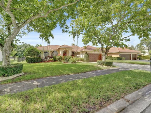 4869 Kensington Cir, Coral Springs FL 33076