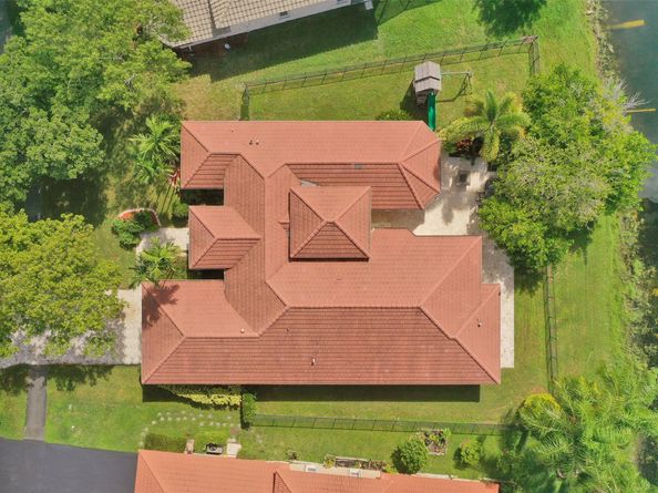 4869 Kensington Cir, Coral Springs FL 33076