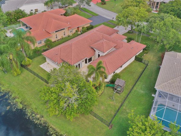 4869 Kensington Cir, Coral Springs FL 33076
