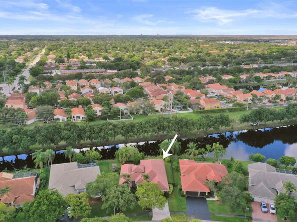 4869 Kensington Cir, Coral Springs FL 33076