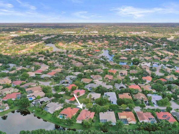 4869 Kensington Cir, Coral Springs FL 33076