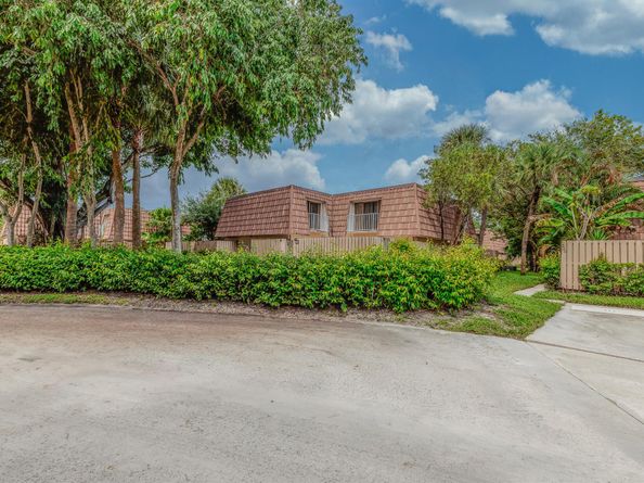 515 Green Springs Place, West Palm Beach FL 33409