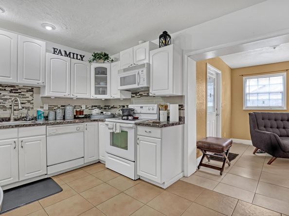 6082 Blue Grass Circle, Lake Worth FL 33463