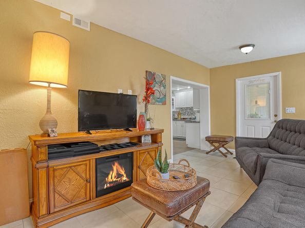 6082 Blue Grass Circle, Lake Worth FL 33463