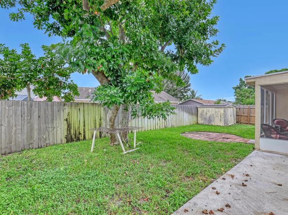 6082 Blue Grass Circle, Lake Worth FL 33463