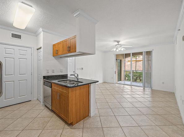 6466 Emerald Dunes Drive 207, West Palm Beach FL 33411