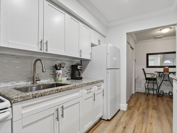 2404 NE 33rd. Avenue 8, Fort Lauderdale FL 33305