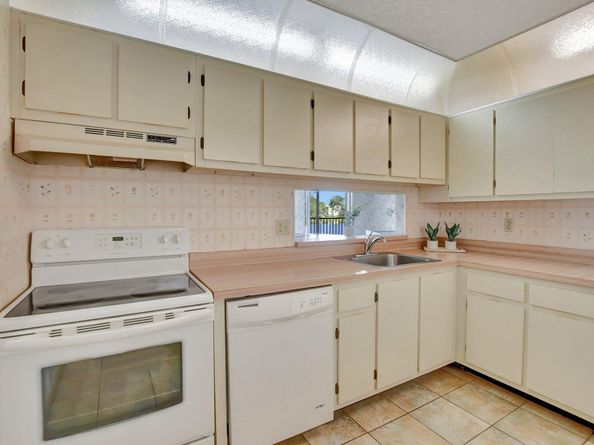 5340 Las Verdes Circle 208, Delray Beach FL 33484