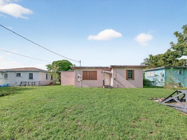 2920 NW 69th St, Miami FL 33147