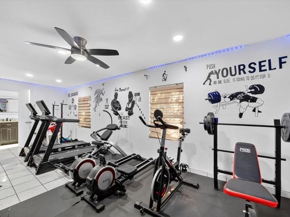 2920 NW 69th St, Miami FL 33147