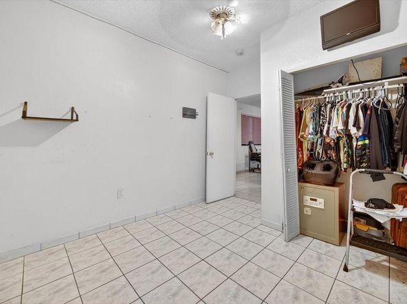 2920 NW 69th St, Miami FL 33147