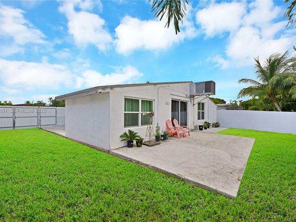 2615 Liberty Street, Hollywood FL 33020