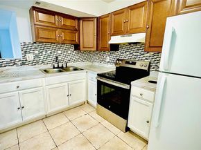 3700 NW 21st Street 109, Lauderdale Lakes FL 33311