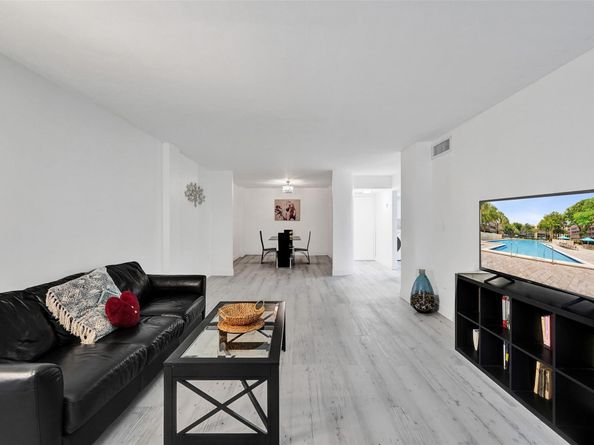2800 N 46th Ave A404, Hollywood FL 33021