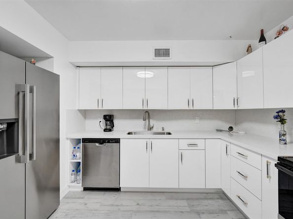 2800 N 46th Ave A404, Hollywood FL 33021