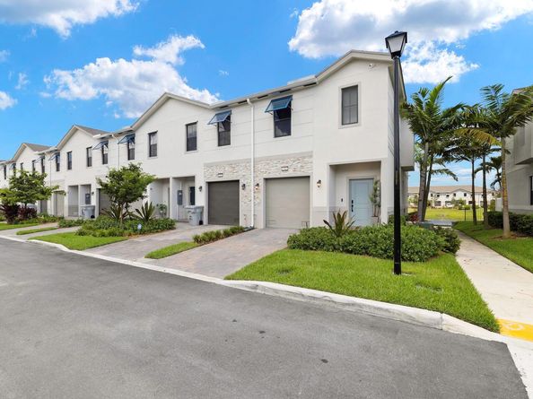 353 NW 8th Court, Pompano Beach FL 33060