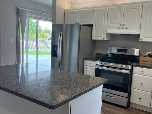 949 SE 10th Ct, Pompano Beach FL 33060