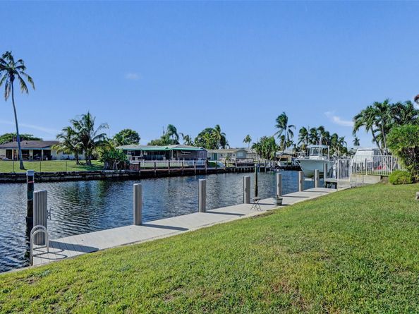 949 SE 10th Ct, Pompano Beach FL 33060