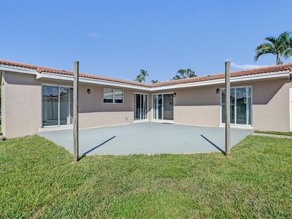 949 SE 10th Ct, Pompano Beach FL 33060