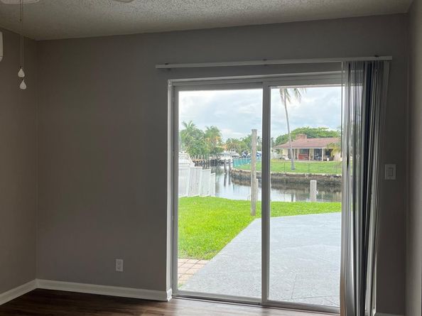 949 SE 10th Ct, Pompano Beach FL 33060