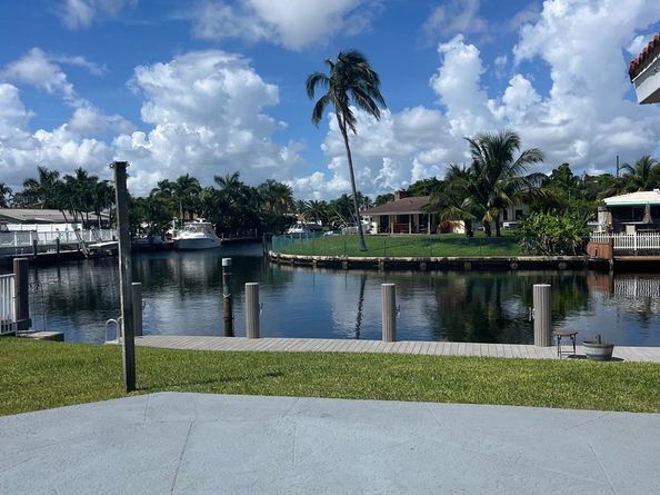 949 SE 10th Ct, Pompano Beach FL 33060