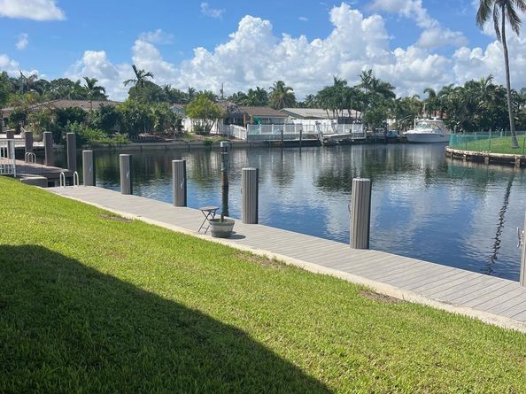 949 SE 10th Ct, Pompano Beach FL 33060