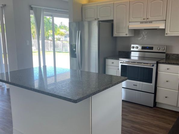 949 SE 10th Ct, Pompano Beach FL 33060