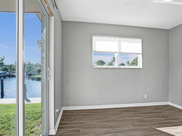 949 SE 10th Ct, Pompano Beach FL 33060