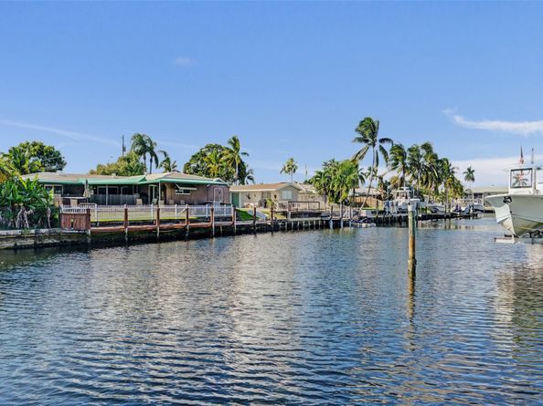 949 SE 10th Ct, Pompano Beach FL 33060