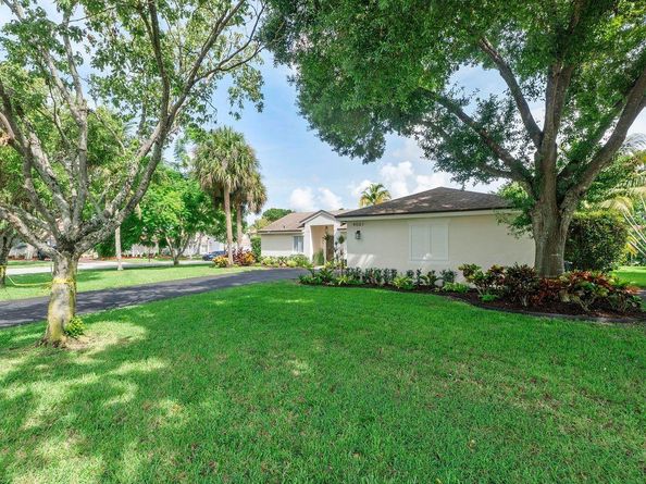 4061 NW 54th Ct, Coconut Creek FL 33073