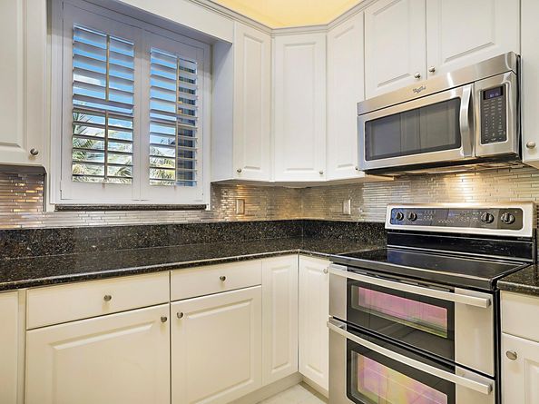 6135 Seminole Gardens Circle E, Riviera Beach FL 33418
