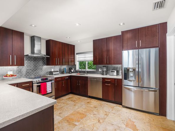 2524 NE 37th Dr, Fort Lauderdale FL 33308