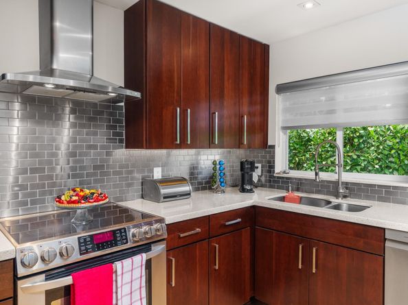 2524 NE 37th Dr, Fort Lauderdale FL 33308