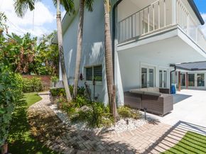 2524 NE 37th Dr, Fort Lauderdale FL 33308