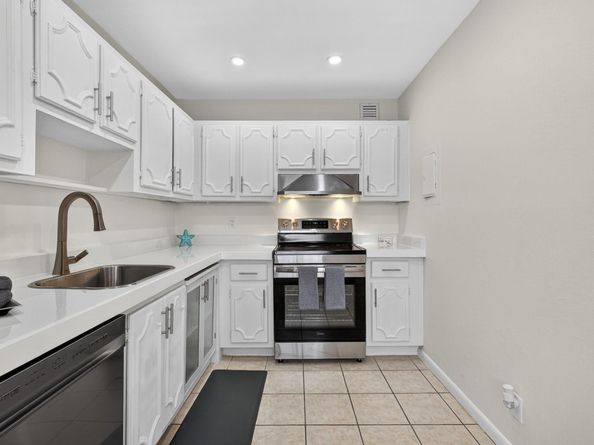 126 Sparrow Dr 10B, Royal Palm Beach FL 33411