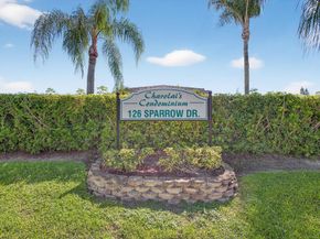 126 Sparrow Dr 10B, Royal Palm Beach FL 33411