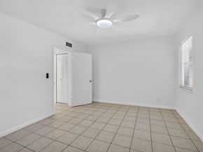 126 Sparrow Dr 10B, Royal Palm Beach FL 33411