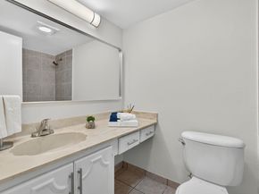 126 Sparrow Dr 10B, Royal Palm Beach FL 33411