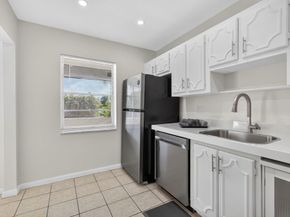 126 Sparrow Dr 10B, Royal Palm Beach FL 33411