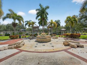 126 Sparrow Dr 10B, Royal Palm Beach FL 33411